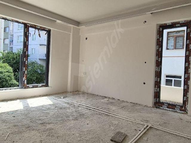 ATAHAN EMLAK DAN 2+1 ARA KAT SIFIR BİTME AŞAMASINDA DAİRELER