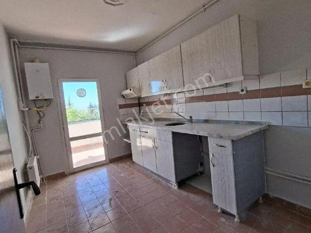 Atakent Mh.banka Blokların Da Ara Katta Asansörlü 2+1 Daire Mutfak Yenilenip Teslim Edilecektir