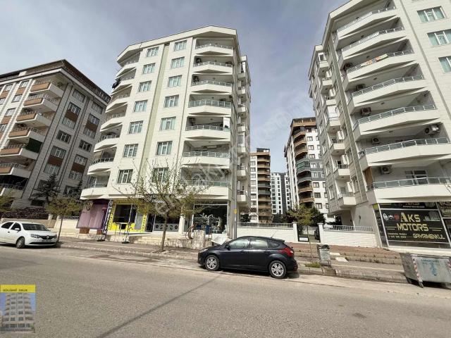 Atakent'te Cadde Üstü Arakat 3+1