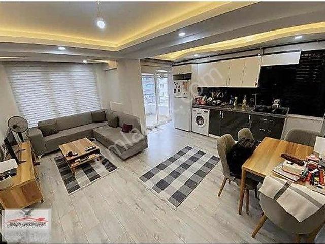 Atakent'te Merkezi Konumda Eşyalı Satılık Geniş 1+1 Daire