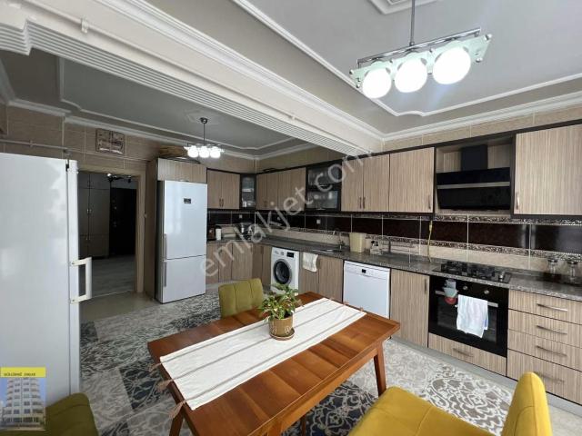 Atakentte Satılık 4+1 Geniş Ve Bakımlı Daire