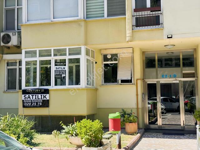Ataköy 5. Kısım E2 1 Blok'da Satılık 2+1 Boş Daire