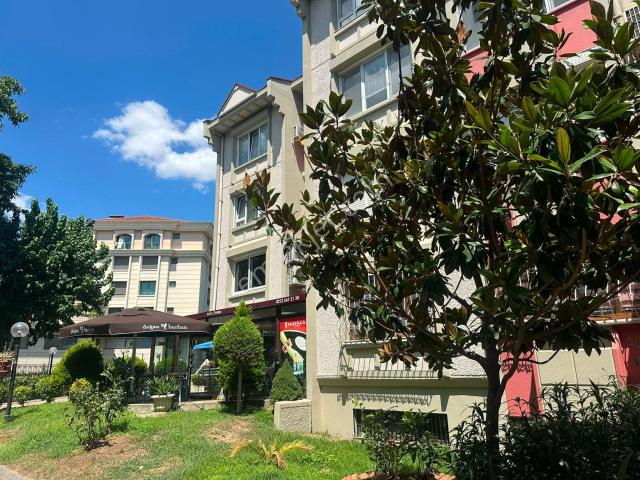 Ataköy Kiralık 1+1 Az Katlı En Güzel Bölgesinde Büyük Tip