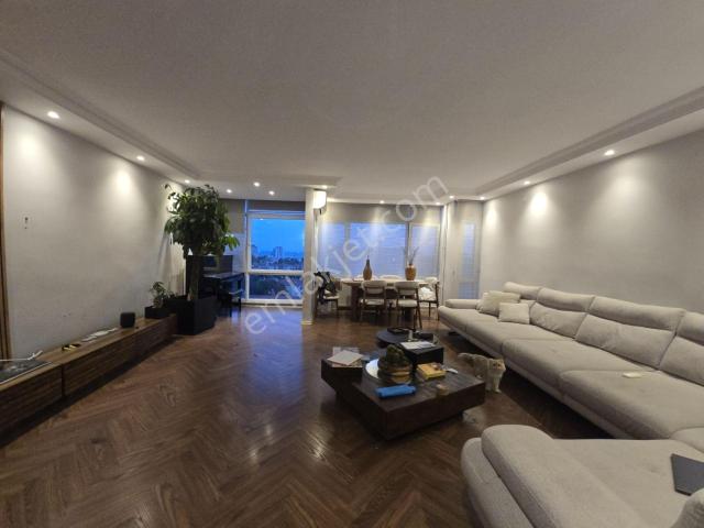 Ataköy S Bloklarda | 8. Kat | 130 M² Net | Komple Tadilatlı