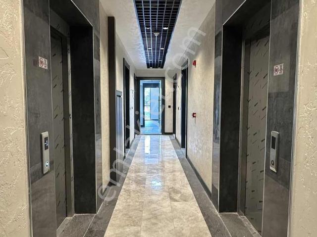 Atakum'un Kalbinde Anayola Cephe Ultra Lüks 2+0 İşyeri / Ofis