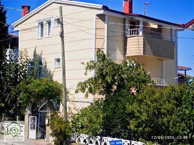 Atakum Alanlı'da Deniz Manzaralı Tripleks Villa