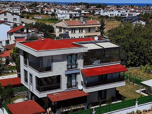Atakum Taflan'da Denize Yakın Krediye Uygun 3 Katlı Eşyalı Villa
