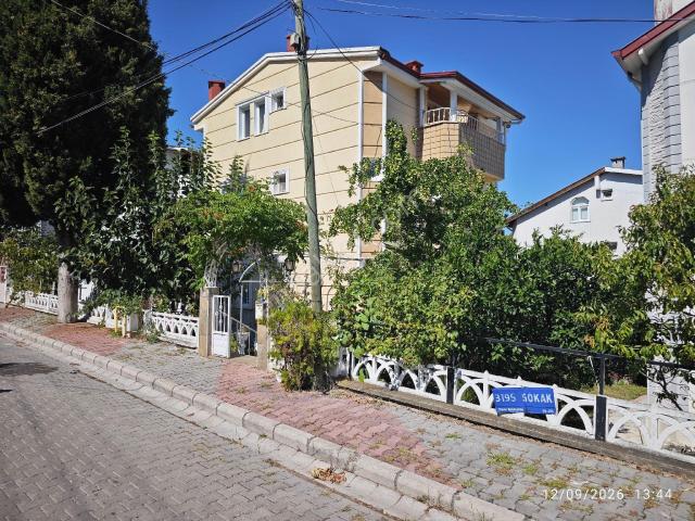 Atakum Yenimahalle'de Deniz Manzaralı Tripleks Villa