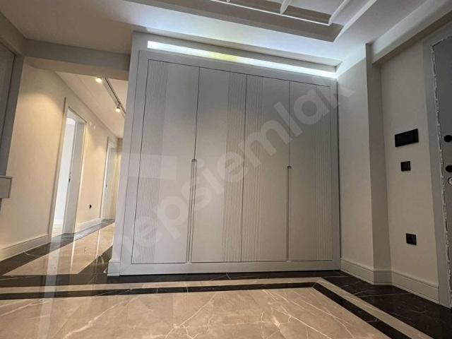 ATAKUMDA ULAŞIMA SAHİLE YAKIN LÜKS GİYİNME ODALI 4+1 DAİRE