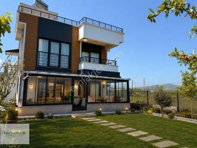 Çatalçam Deniz Manzaralı 385m² İçerisinde Kışbahçeli Lüks Villa!