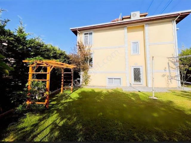 Çatalca Ceylankent Sitesinde Tripleks Villa