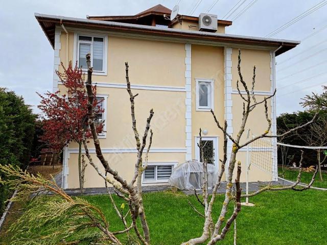 Çatalca Ceylankent Sitesinde Tripleks Villa