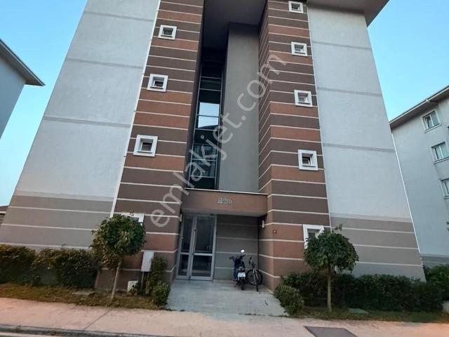 Çatalca Ferhatpaşa'da Akasya Sitesinde 2+1 Satılık Daire