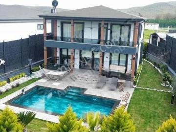 Çatalca Kalfaköyde 580 M² Arsa İçinde 220 M² Ultra Lüks Villa