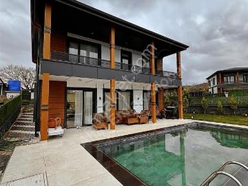 Çatalca Kalfaköy'de Havuzlu, Eşyalı 4+1 Müstakil Villa
