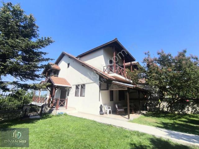 Çatalca İnceğiz De 4+1 Havuzlu Nezih Sitede Satılk Trbleks Villa