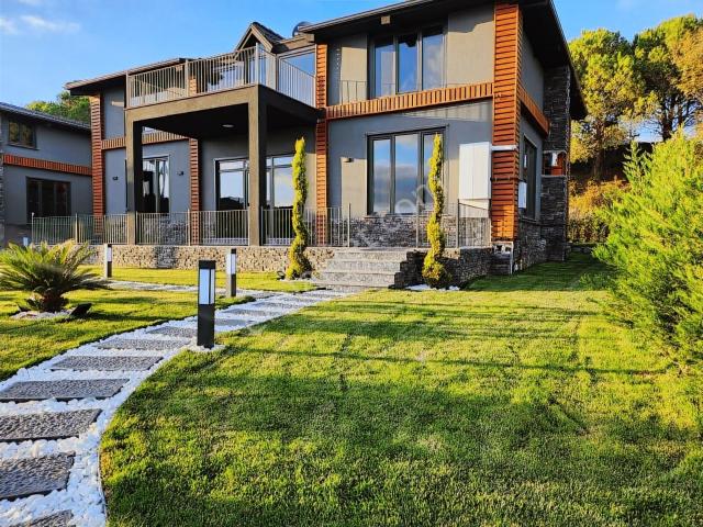 Çatalca Subaşında 650 M2 Full Dekorlu Satılık Lüks Eşyalı Villa