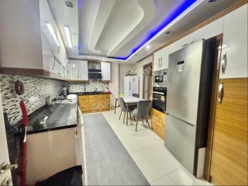 Atalar Mahallesinde Asansörlü 3+1 Kapalı Teraslı Satılık Daire