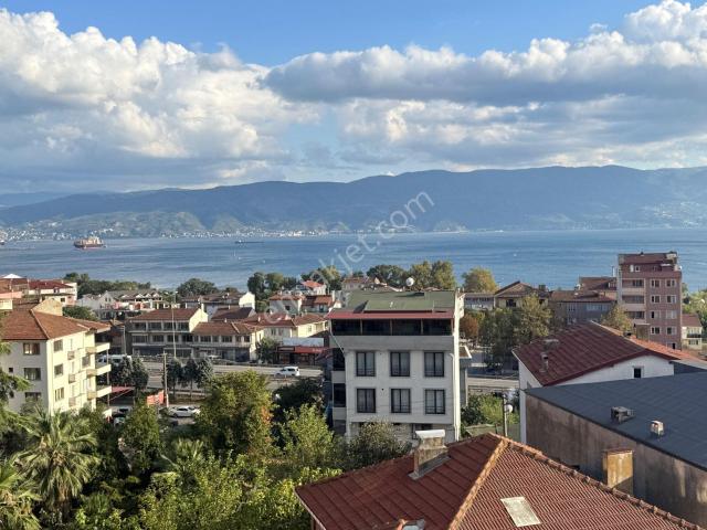 Atalar'da Deniz Manzaralı Teraslı 4+1 Kiralık Çatı Dubleks