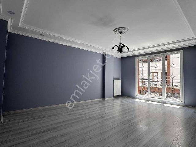 Atalay Caddesinde Kiralık 130 M2 3+1 Asansörlü Arakat Daire