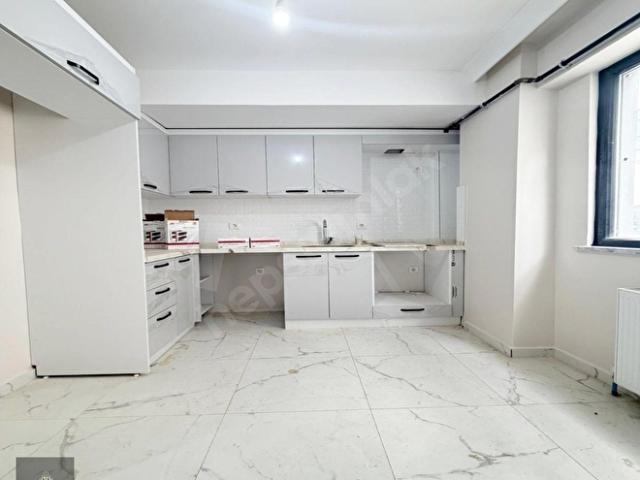 ÇATALMEŞE MAHALLESİNDE CADDE ÜZERİNDE 2+1 ARAKAT RR238