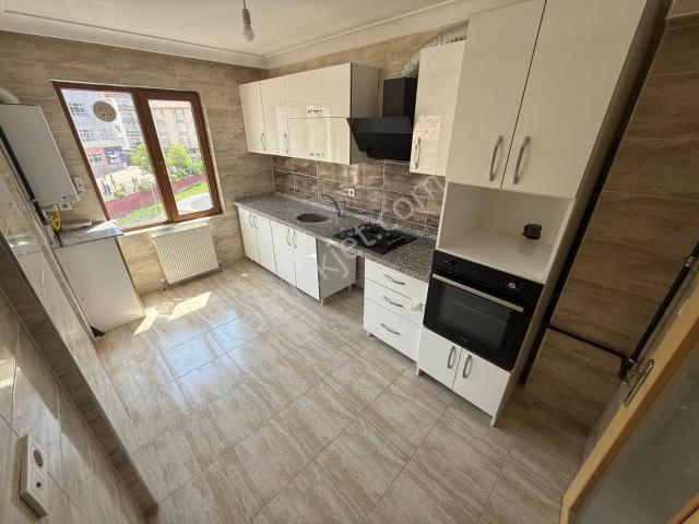 Atapark Mahallesinde Cadde Üzeri 3+1 Kiralık Daire | Ara Katta Merkezi Konum