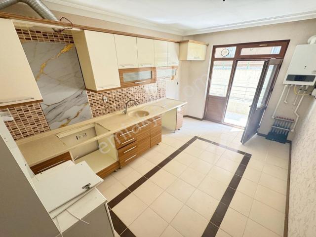 Atapark Göbeğe Ve Filistin Parkı Yakını Geniş M2 Temiz Kiralık