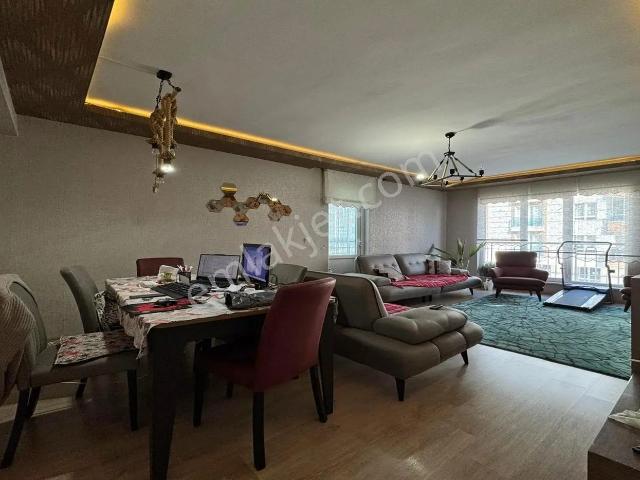 Atapark'da Yeni Bina 3+1 Ebeveyn Banyolu Asansörlü Krediye Uygun