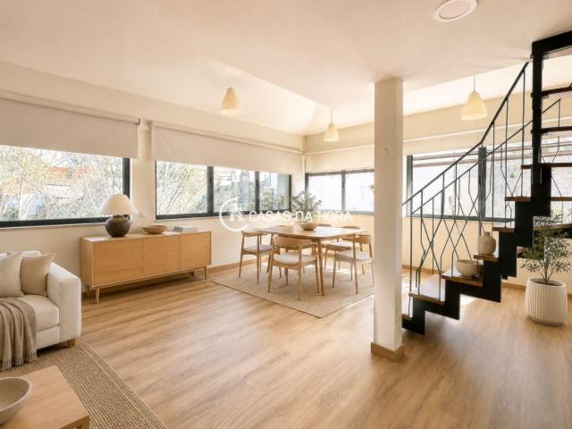 Atelier com mezanino junto à Sé Viseu