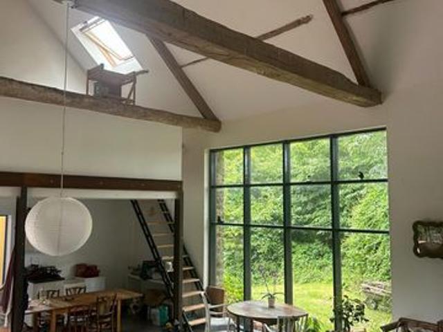 atelier d'artiste et maison d'habitation dans un écrin de verdure à l 'abri des regards