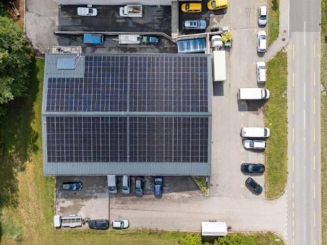 Atelier stockage de 640 m² avec places de parc à disposition
