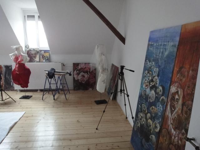 Atelierwohnung mit Einbauküche