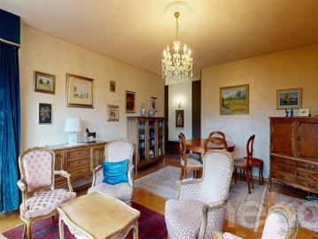Atemberaubende 4,5 Zimmer Wohnung mit Blick nach Süden und Panoramablick