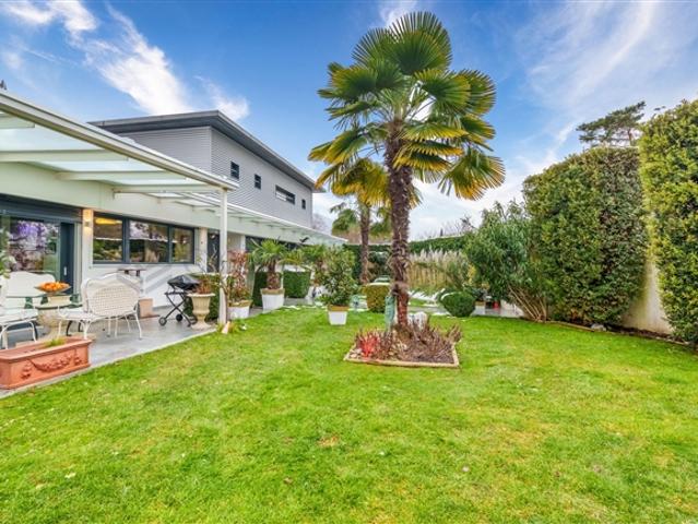 Atemberaubende moderne Villa mit Schwimmbad