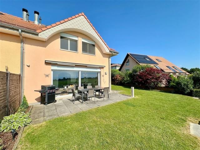 Atemberaubende renovierte Villa mit Panoramablick auf die Alpen