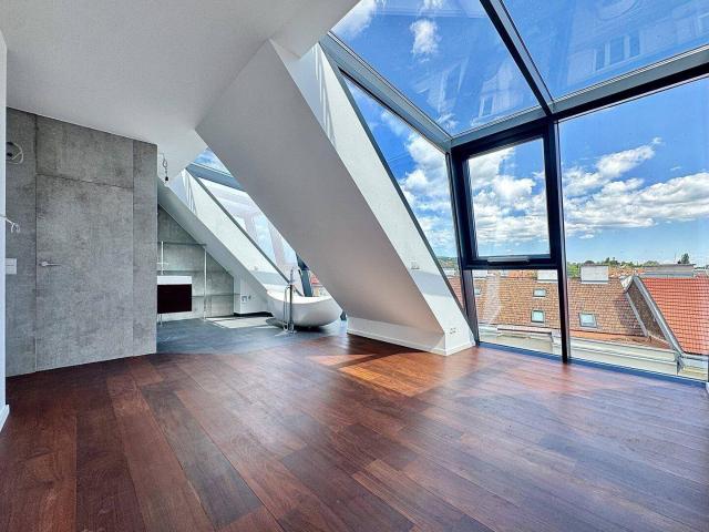 Atemberaubender Fernblick über Wien | Außergewöhnliche Glasflächen | Top Ausstattung | 2 Terrassen I Nähe Aumannplatz