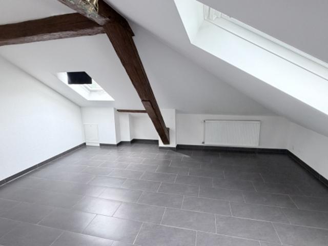 Atemberaubendes 52 m² großes Dachboden mit freiliegenden Balken – Orbe