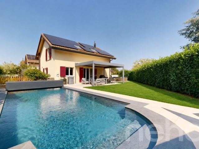 Atemberaubendes freistehendes Haus mit 5,5 Pence und beheiztem Pool