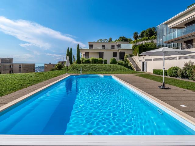 Atemberaubendes Penthouse mit riesiger Terrasse und Panoramablick auf den See