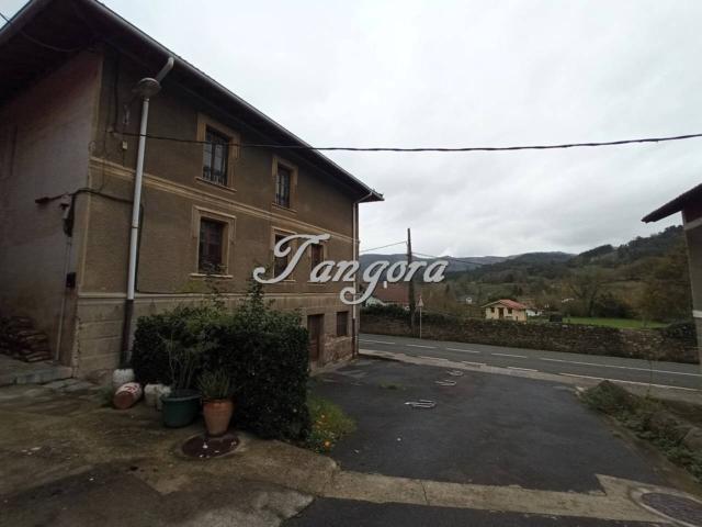 Atención constructores en inversores. Magnífica casa completa de 800 m2 para rehabilitar, con jardín privado y zona de a