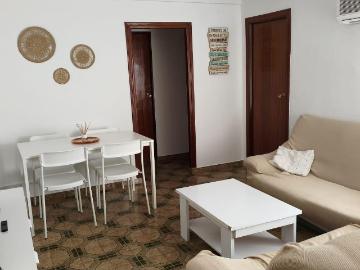ATENCION ESTUDIANTES!, Amplia vivienda de 4 dormitorios junto a la Facultad de Derecho y Ciencias Económicas y Empresariales!