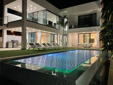 ¡Atención, futuros propietarios! Presentamos esta espectacul. 235m² Adeje
