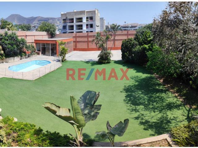 ¡Atención Inversionistas! Exclusiva Casa O Terreno En Venta En Surco Con Piscina, Cancha De Fronton Y Amplios Ambientes