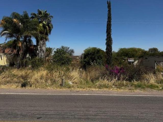 Atención Inversionistas Gran Terreno de 831 m² sobre Av. Principal en Entrada a Montoro
