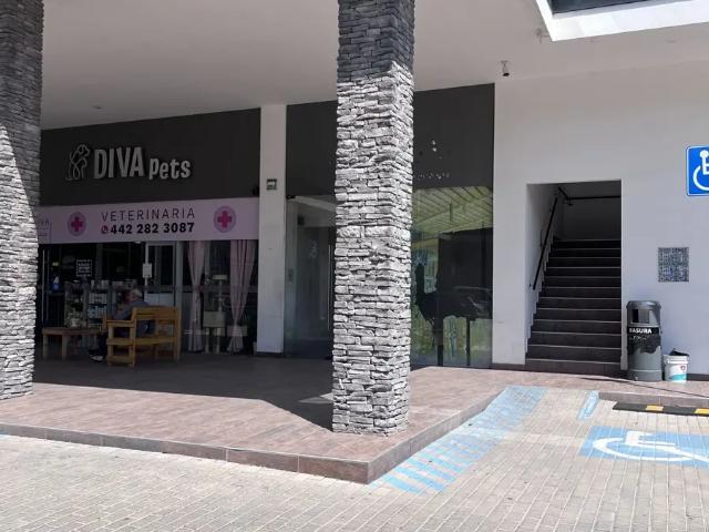 ¡Atención INVERSIONISTAS! Local en plaza comercial concurrida en MASTER PLAZA PEÑUELAS