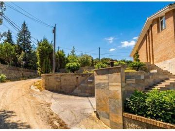 ATENCIÓN INVERSORES, CASA OCUPADA POR PERSONA SIN JUSTO TÍTULO A LA VENTA EN URBANIZACIÓN GINESTÍ, V