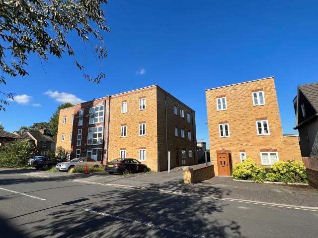 Athelstan Road, Romford RM3, 3 bed flat to rent, £1,995 pcm | PrimeLocation