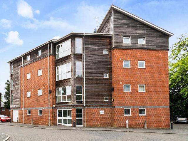 Athelstan Road, Sycamore House. 2 bed apartment to rent £1,400 pcm £323 pw