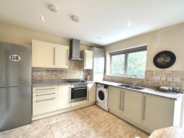Athena Court, Childs Hill 2 bed flat to rent £1,950 pcm £450 pw