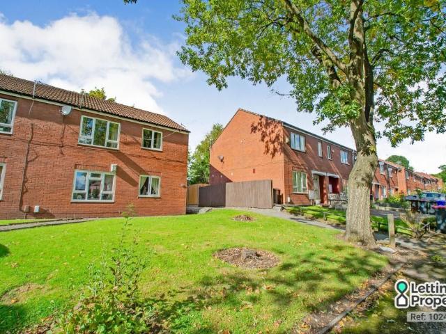 Athens Drive, Worsley, Manchester, Greater Manchester M28, 2 bed maisonette to rent, £975 pcm | PrimeLocation